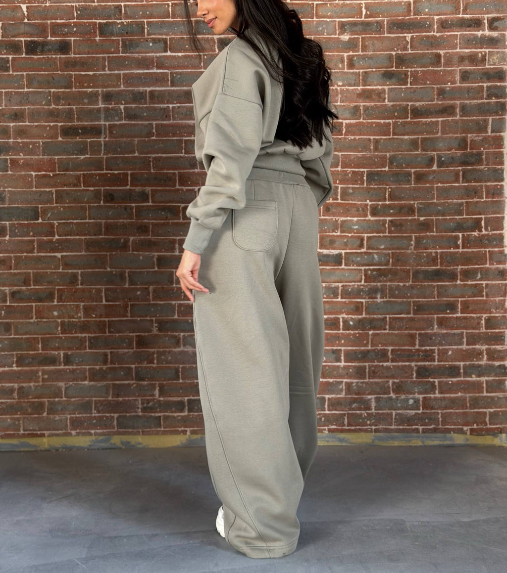 The Everyday Set in light olive
